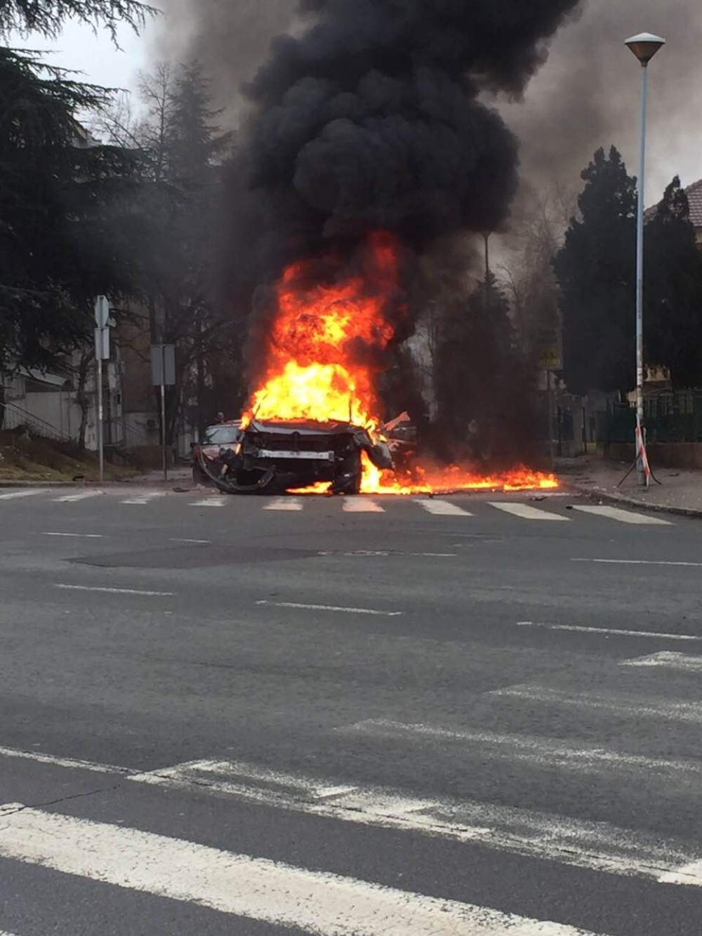 Automobil dilera raznet bombom u Beogradu (VIDEO)