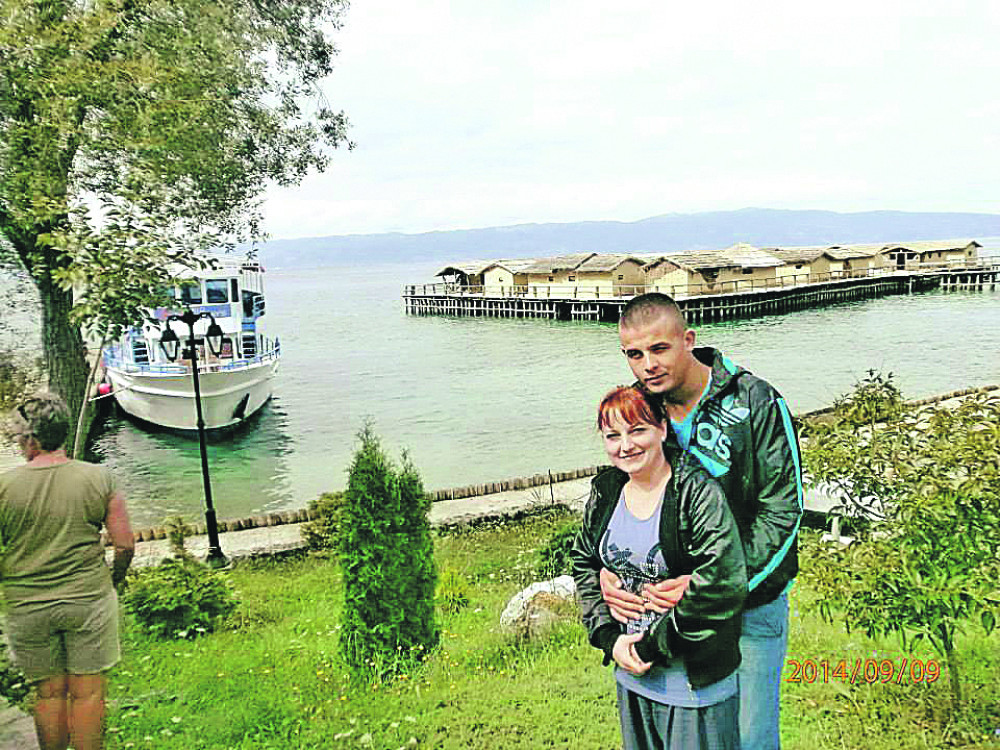 Sedeo je na meni i ubijao mi ćerku!