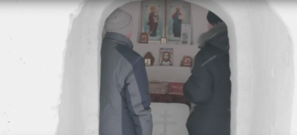 Rus napravio crkvu od snega (VIDEO)