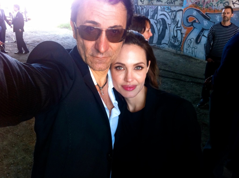 Đura prigrlio Anđu!