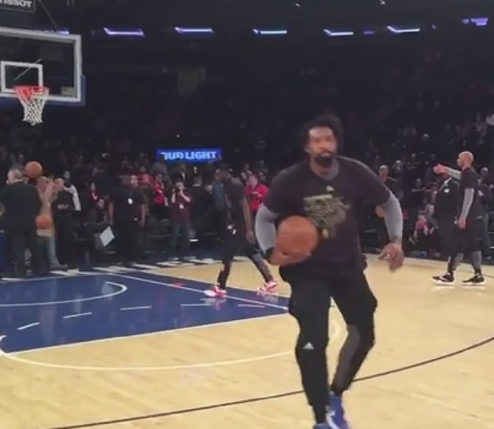 Džordan zaglavio loptu pod svodove dvorane (VIDEO)