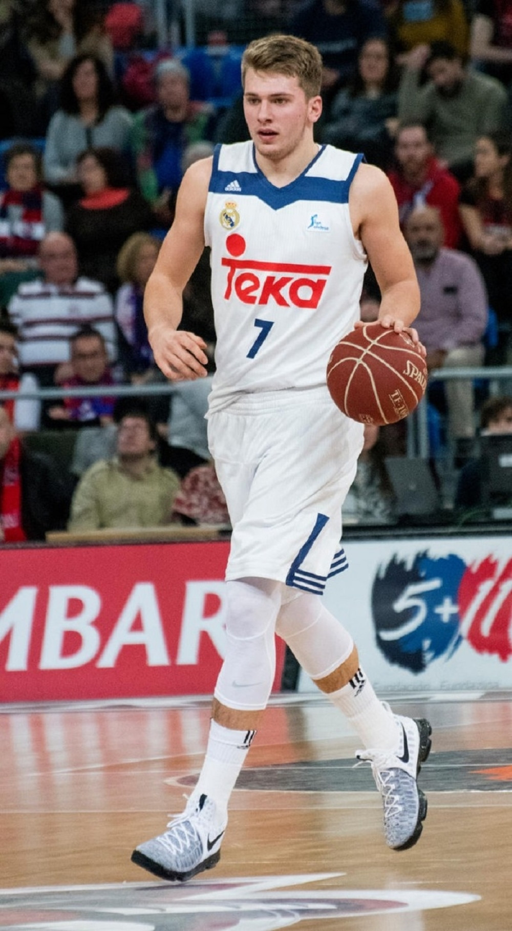 NAJJAČA RIBA Pogledajte fotke golišave mame Luke Dončića, super seksi telom zaludela NBA! (FOTO+VIDEO)