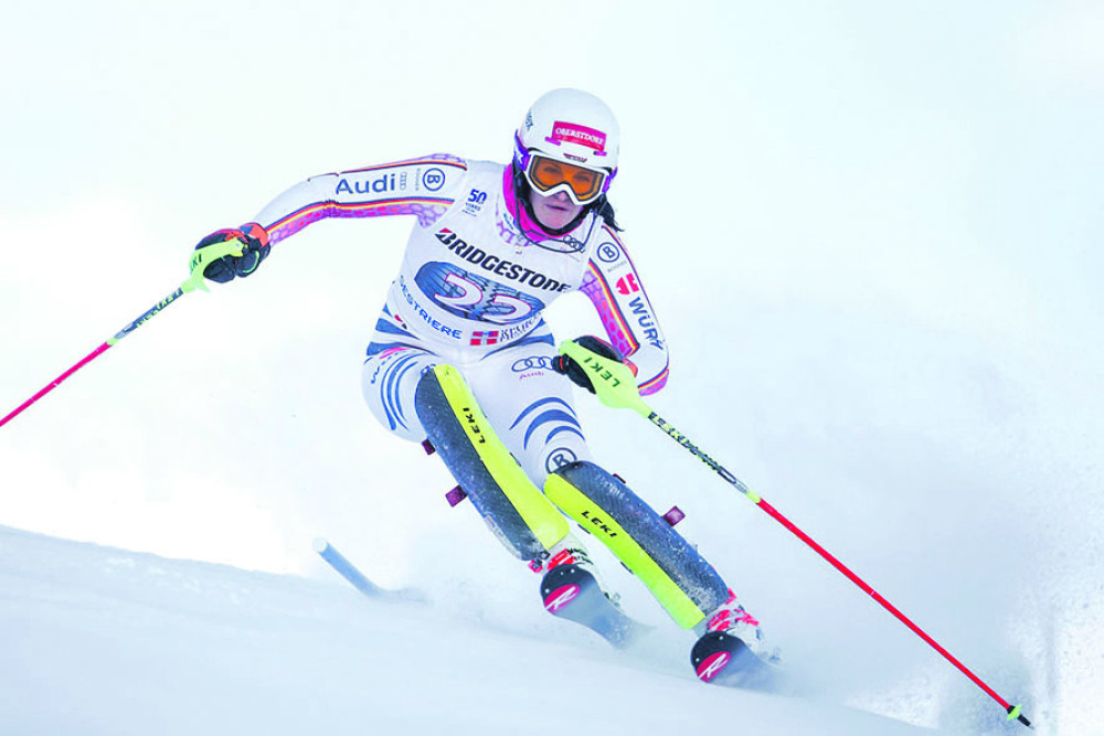 Gola Tina otopila sneg (FOTO)