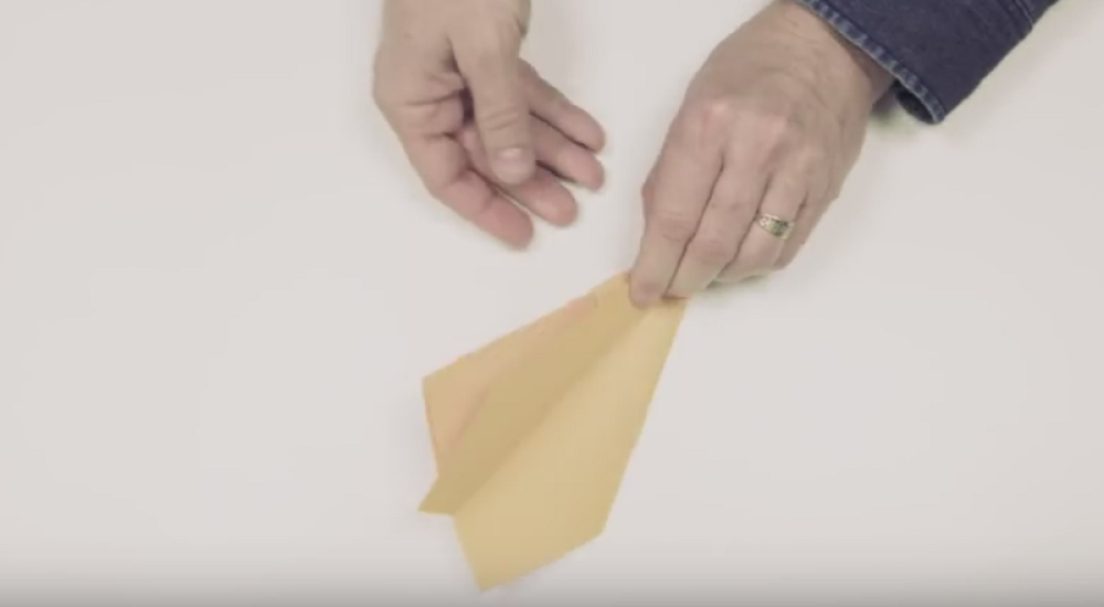 Na Harvardu objašnjeno kako napraviti najbolji papirni avion!