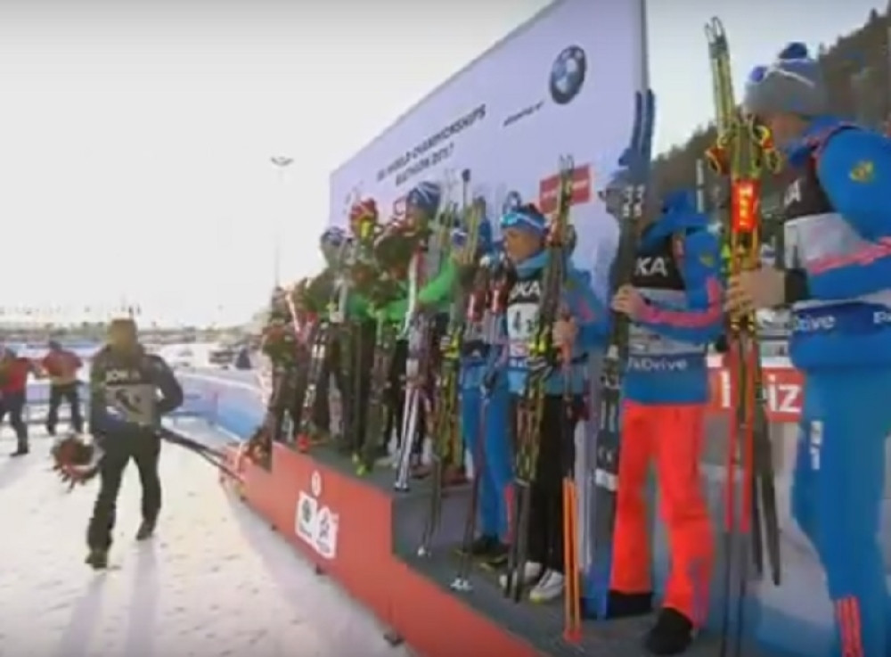 VIDEO~Francuz napustio postolje dok su Rusima delili medalje