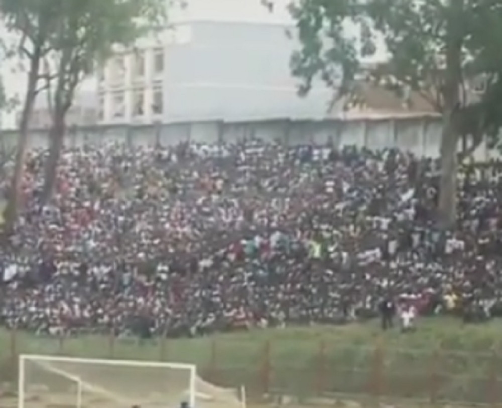 Poginulo 17 ljudi na fudbalskom meču (VIDEO)