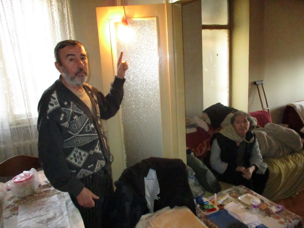 Ridaju od sreće jer su dobili struju!