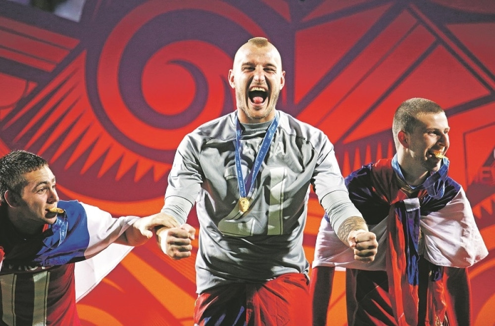 Ubija me dosada na golu