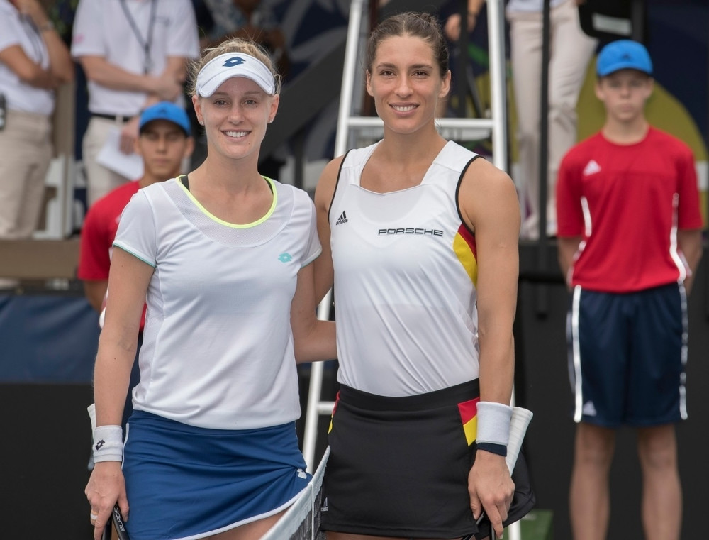 Nemačkim teniserkama pustili nacističku himnu! (VIDEO)