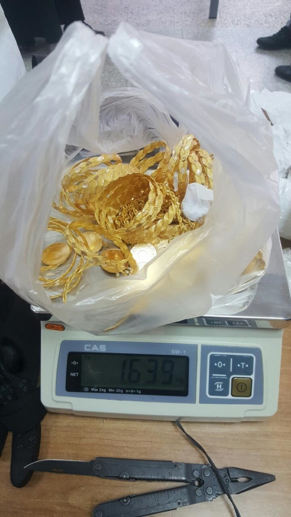 Došla je da je da kupi nakit a ostala bez svog prstena! Prodavačica zlatare ukrala vredan prsten mušteriji!