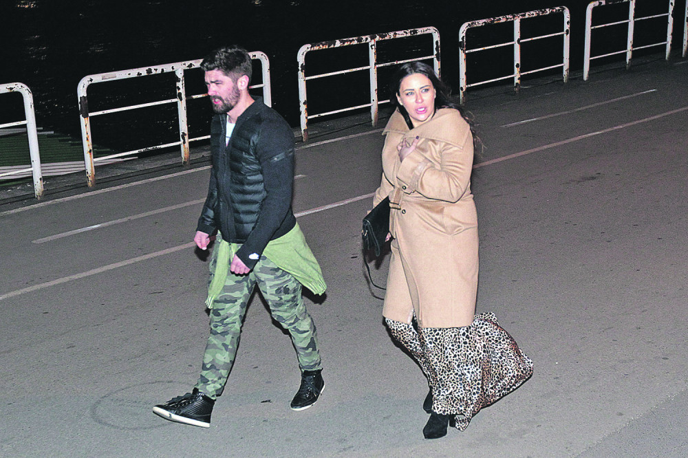 PAPARAZZO~Trudna Ana i dalje lumpuje