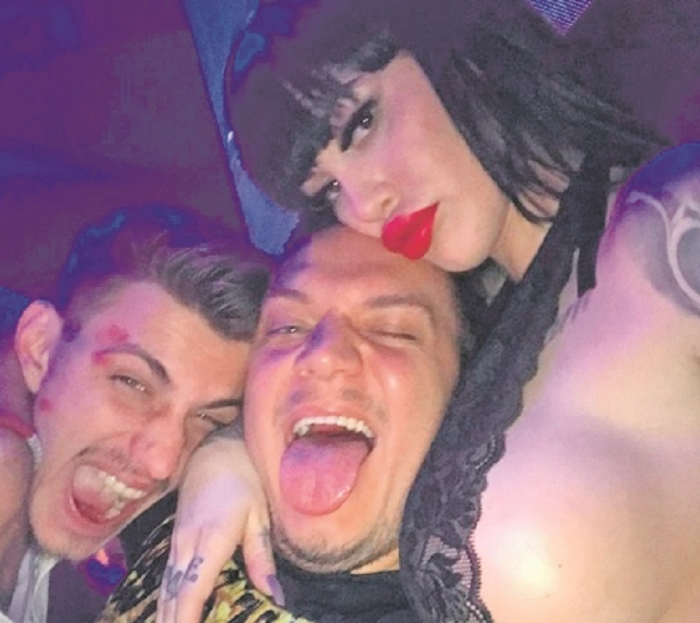 Gastoz zagnjurio u Anđeline dude