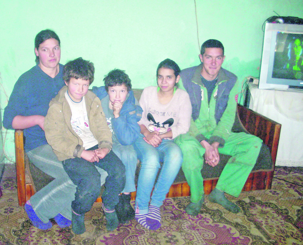 Dve kuće pune dece samo što se ne sruše