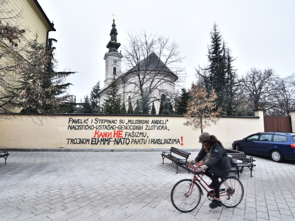 Grafit posvećen Stepincu na Vladičanskom dvoru