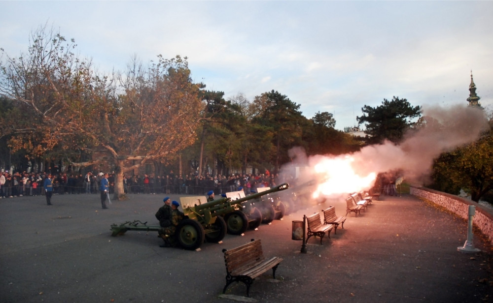 Danas u 16 počasna paljba