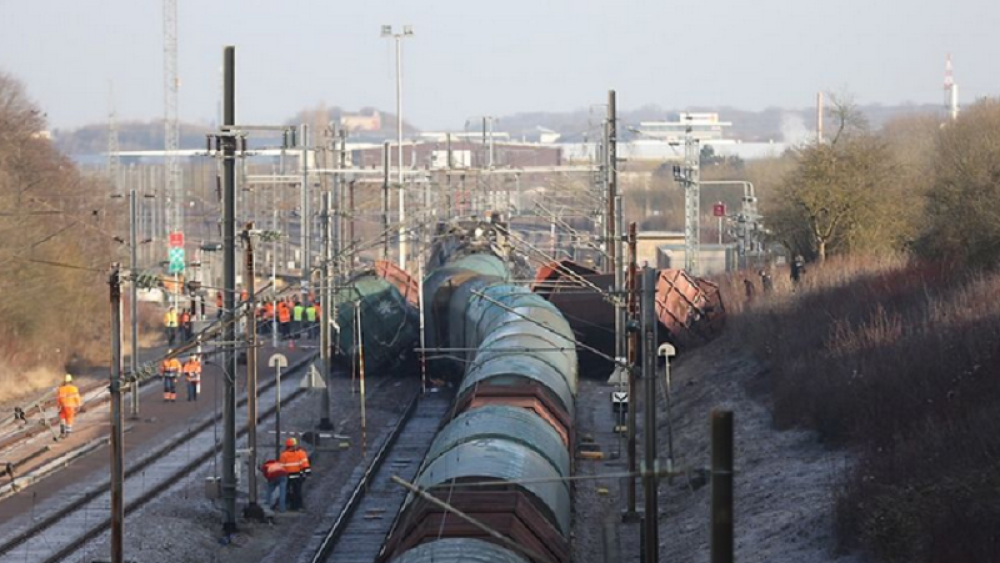 Sudarili se teretni i putnički voz!