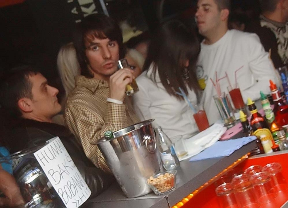 Svetin sin robija po beogradskim kafićima?