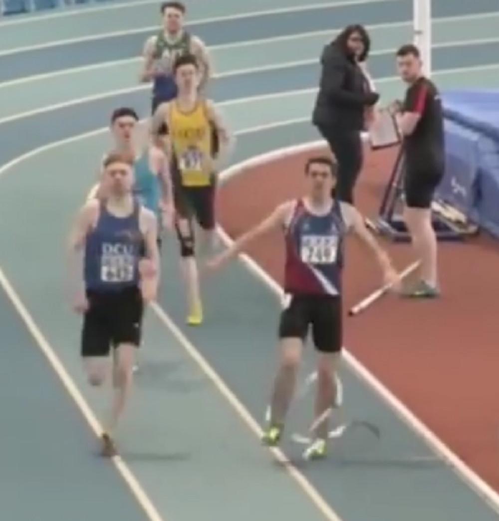 VIDEO~Izgubio prvo mesto u trci zbog skoka s motkom?!