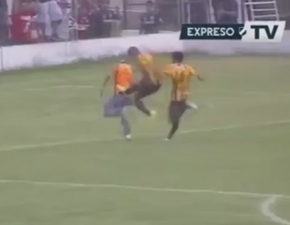 Fudbaleri tukli navijače, policija ih spasavala (VIDEO)