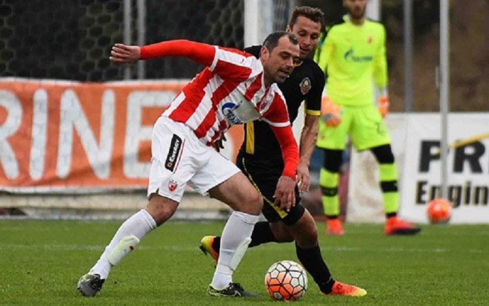 Pobeda u derbiju, ruka na tituli