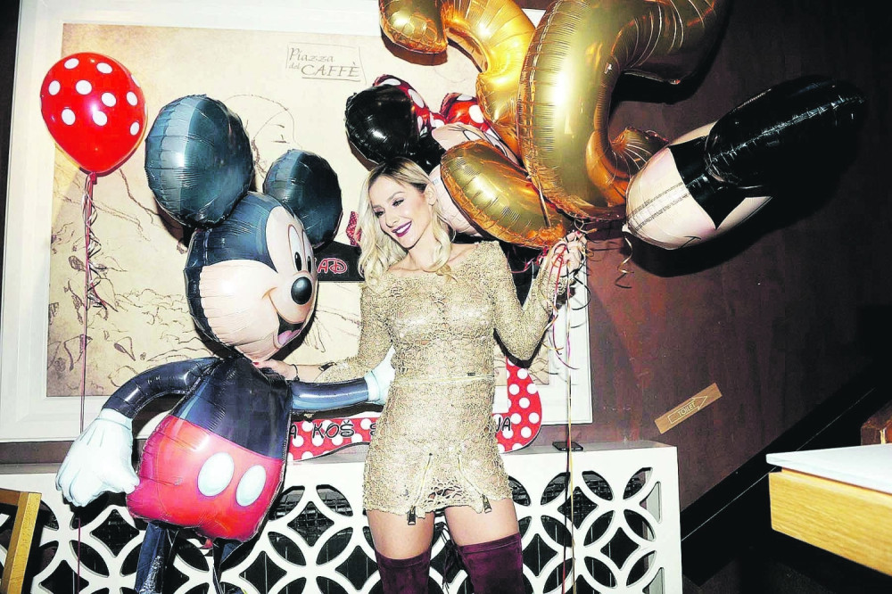 Volim seksi i providno, a voli i Simon! (FOTO GALERIJA)