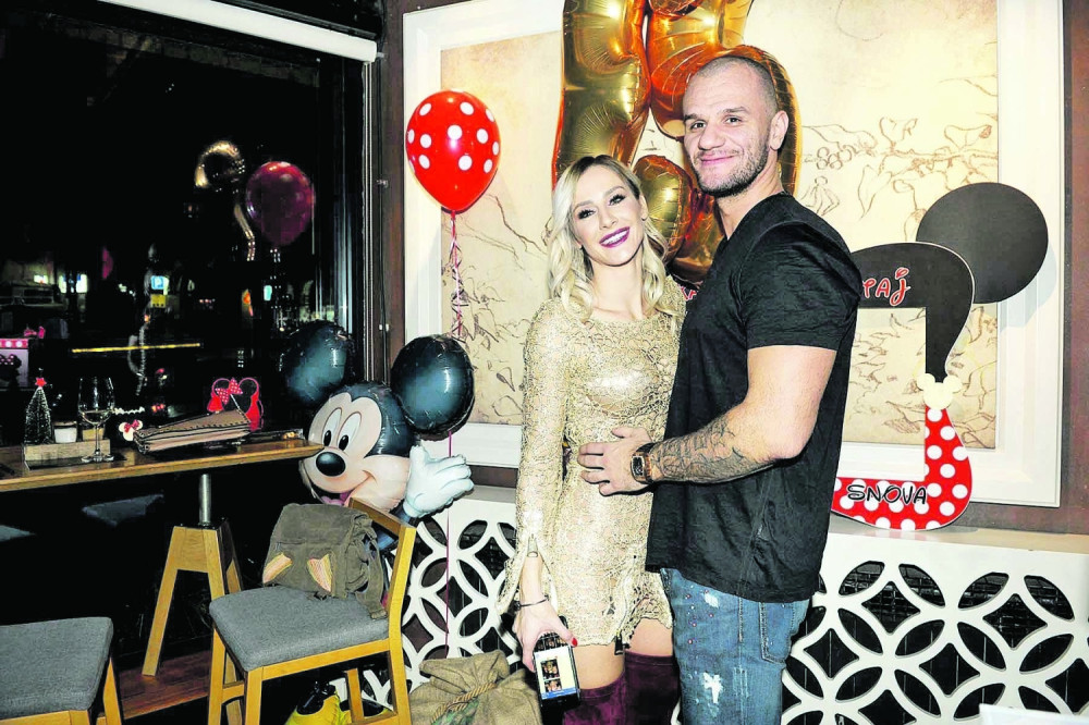 Malo me je davio, malo šamarao