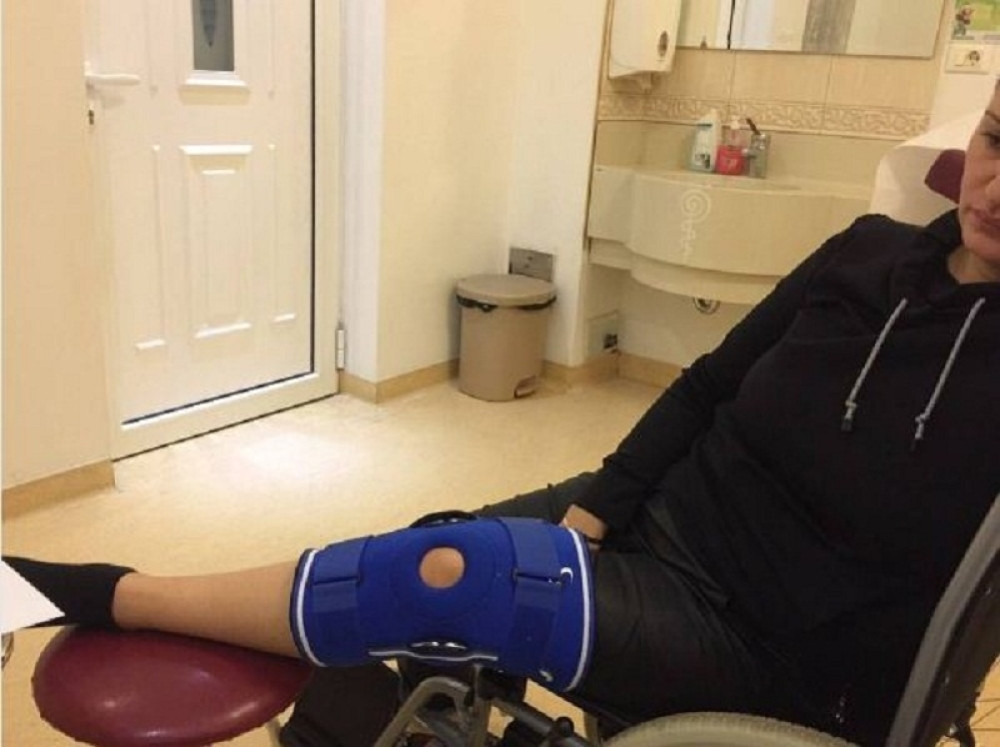 Pevačica otkazala sve nastupe zbog povrede!