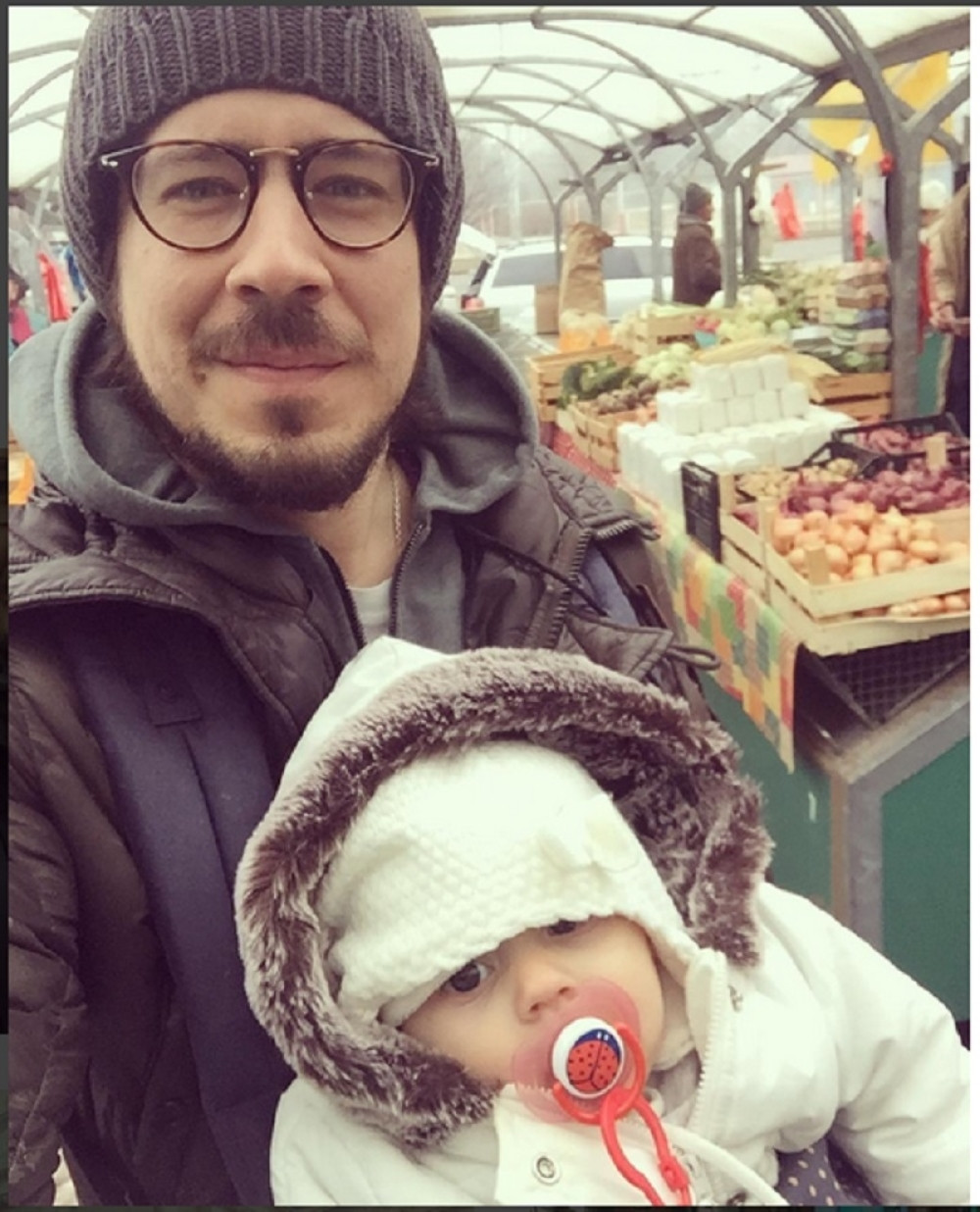 Nikola Rokvić odveo ćerku na pijacu