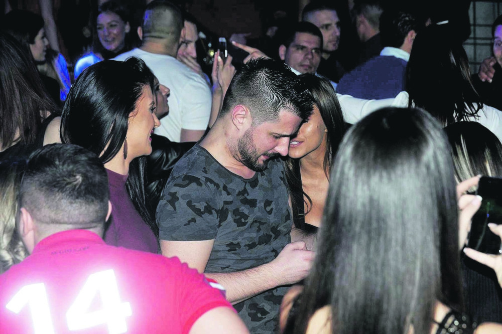 Marko pokazao šljivu na vratu (FOTO)