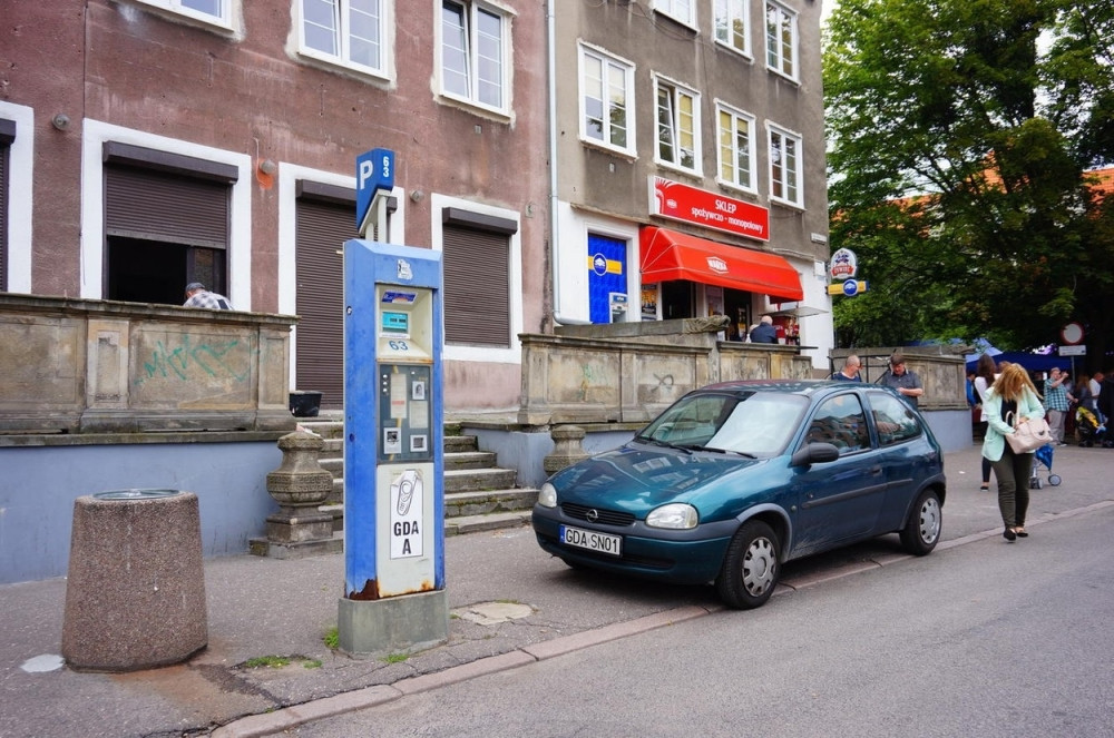Umalo pokosio automobilom devojčicu, pa izašao da se obračuna sa njenim tatom! Kada su se umešali prolaznici, zažalio je što se rodio
