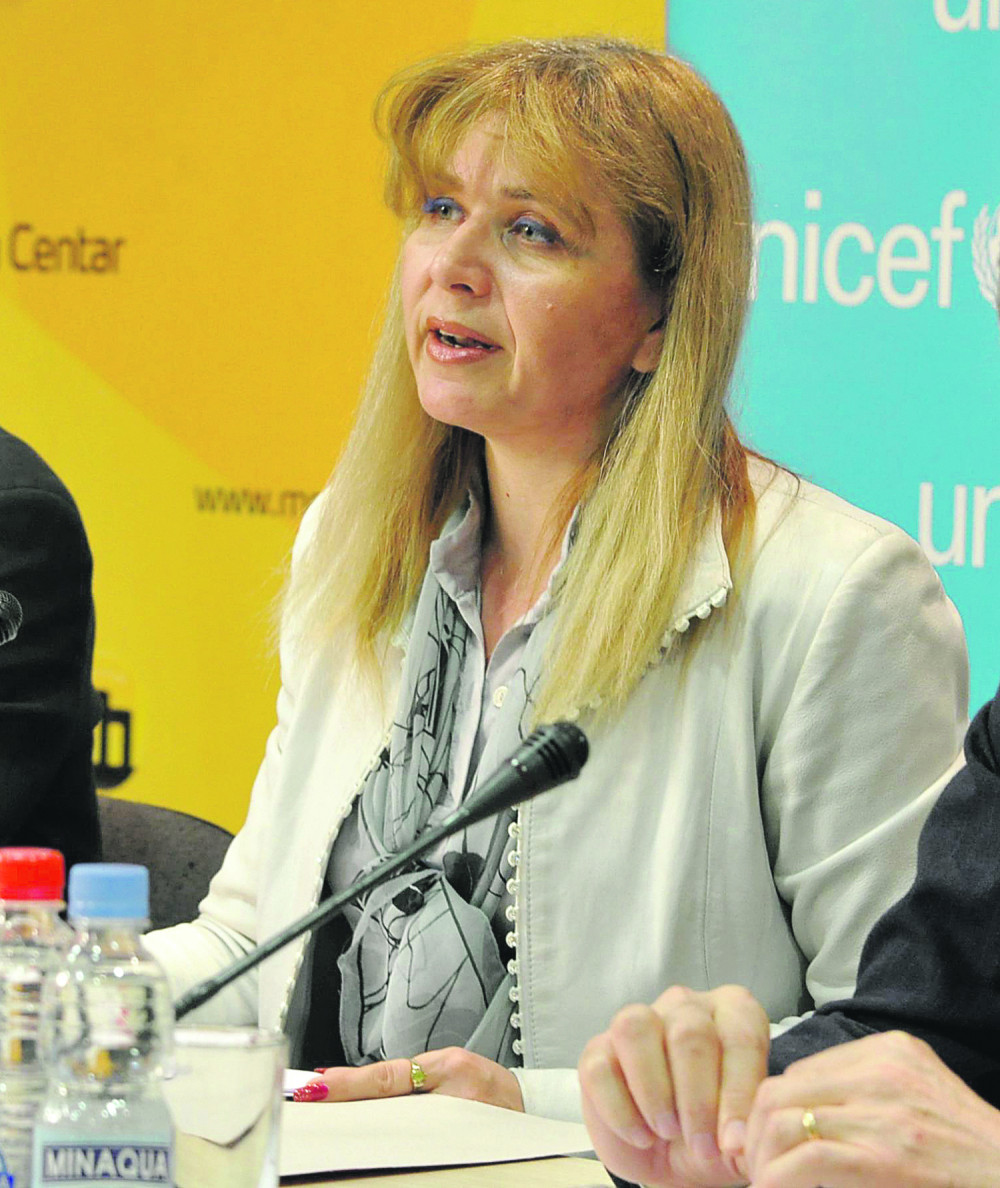 Poslanici SNS prete zbog beba