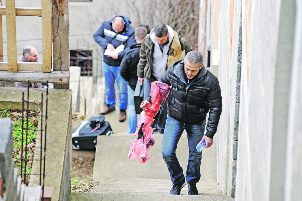 Ranila muža samostrelom, pa rezervisala zatvor!