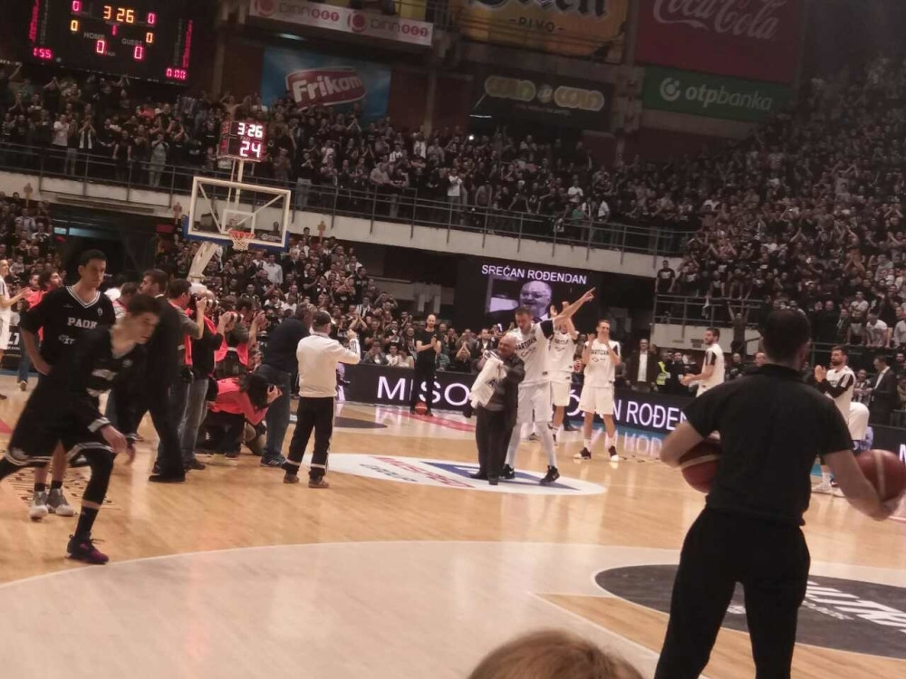 Novica poklonio Miši Tumbasu dres za rođendan (FOTO)