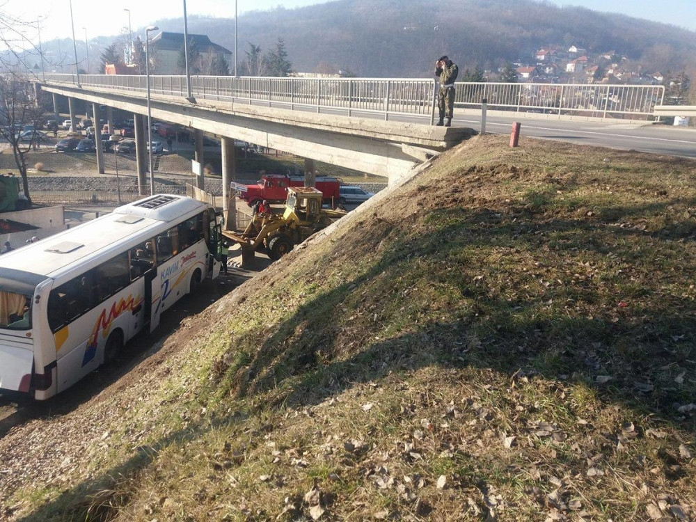 Vojnik sa frakturom lobanje smešten u bolnicu