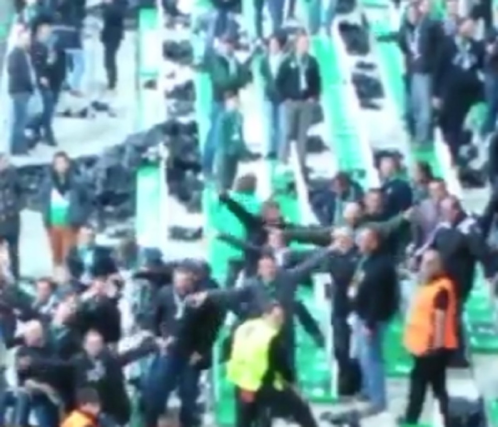 VIDEO~Navijači Sent Etjena "avionima" provocirali Junajted