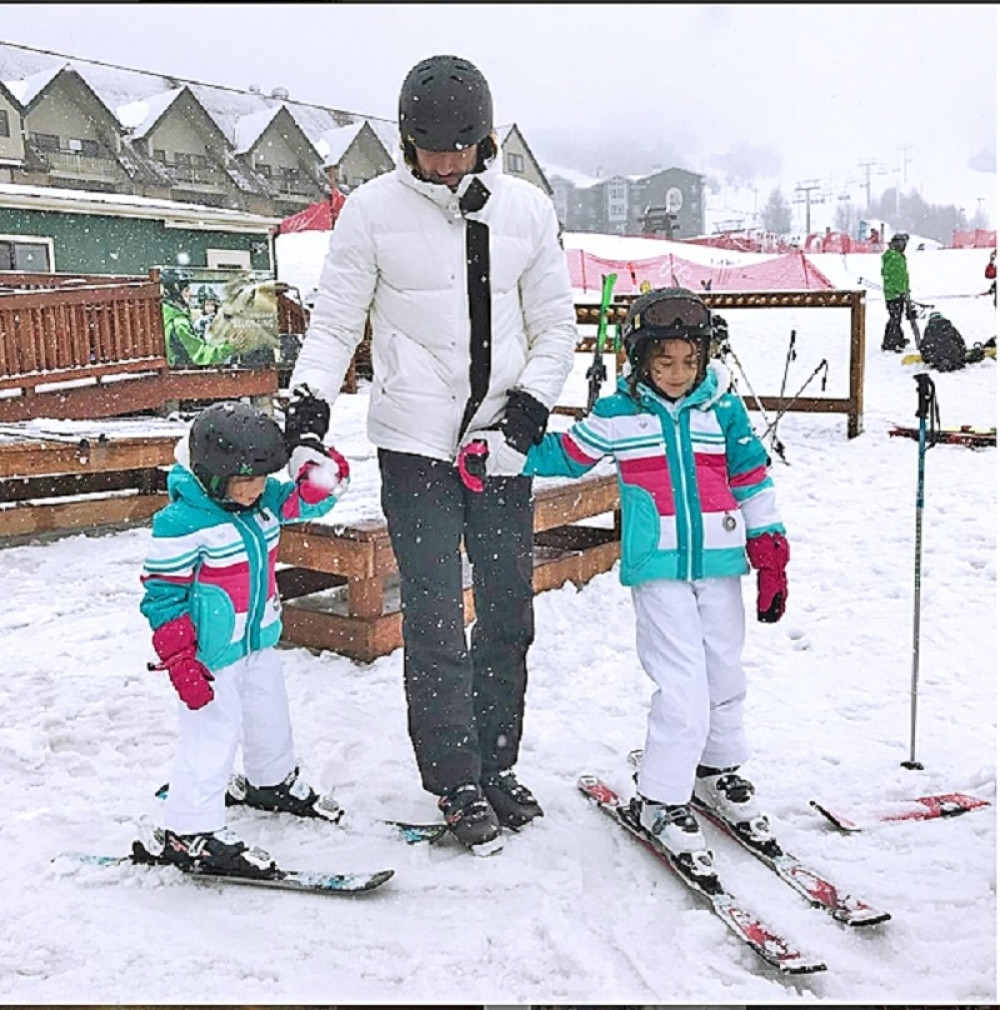 Jarić zimuje sa ćerkama