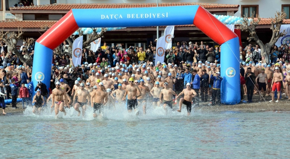 Zimski maraton u plivanju na otvorenom moru (FOTO GALERIJA)