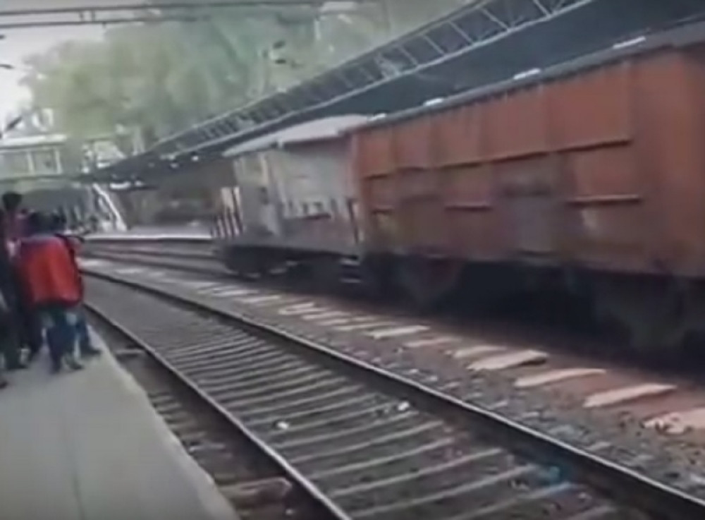 Padobranac pao na visokonaponske žice!