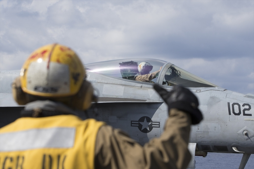 Nosač aviona izbliza (FOTO GALERIJA)