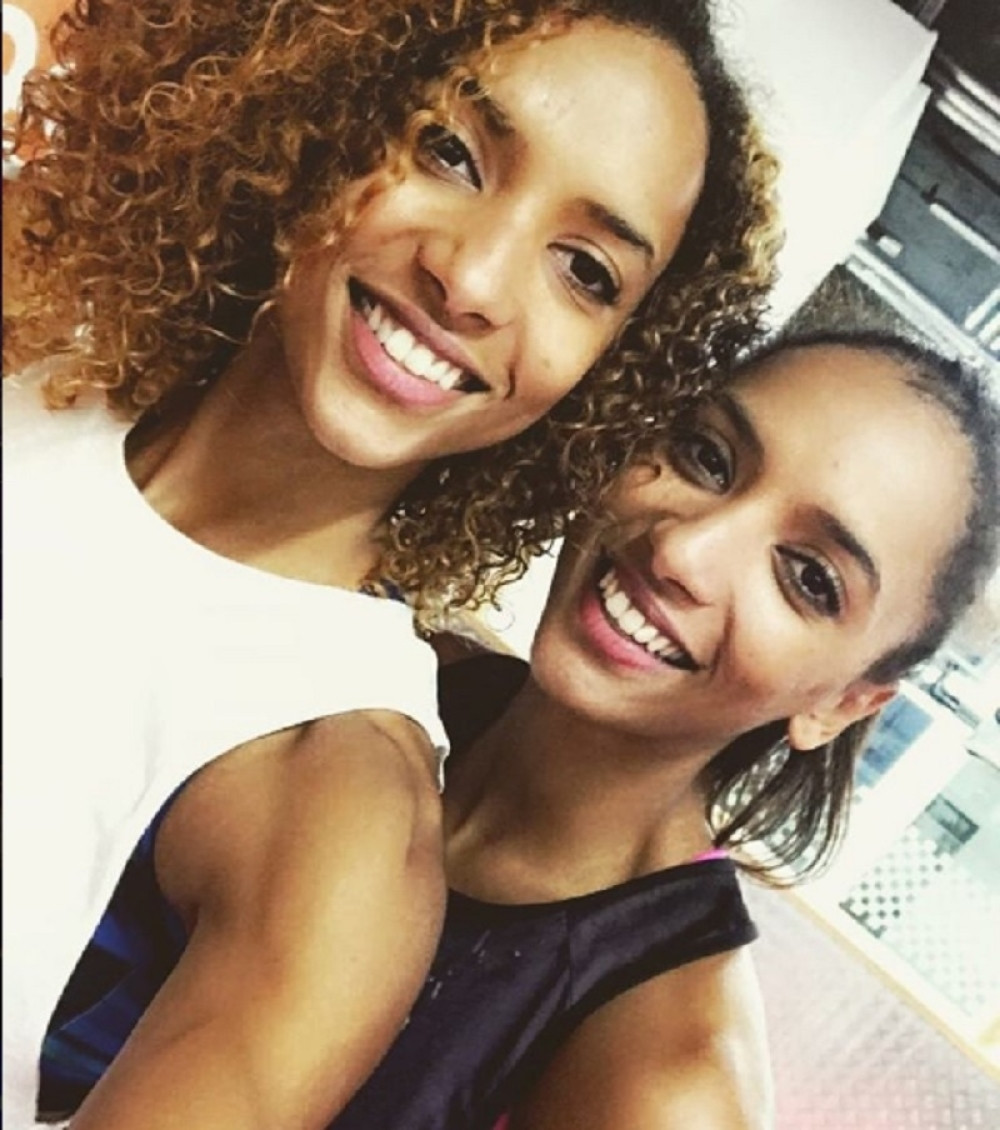 Seksi bliznakinje stižu u Beograd!