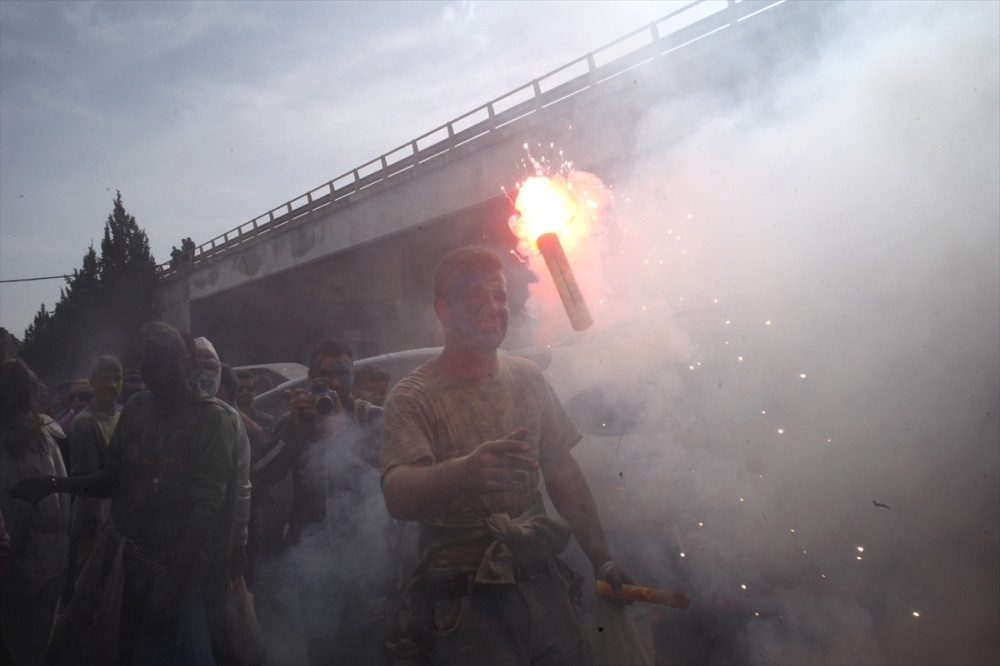 Hiljade Grka ratovale brašnom! (FOTO GALERIJA +VIDEO)