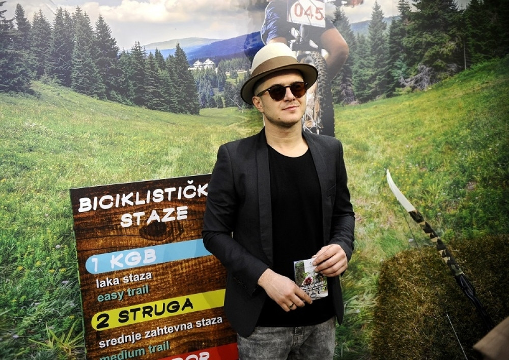 Naočare nosim zbog dioptrije, ne iz fazona