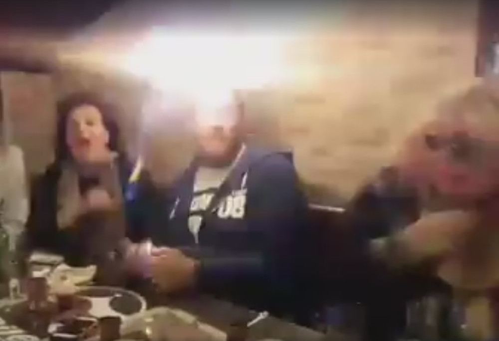 Nigor umalo zapalio koleginicu! (VIDEO)