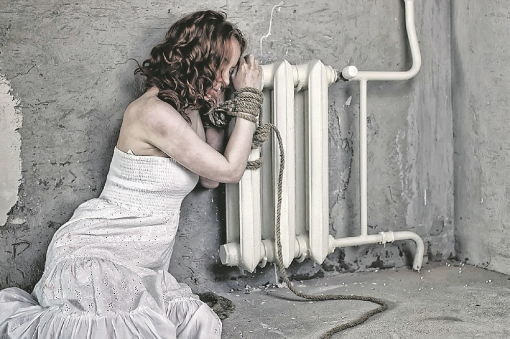 Plesačicu od bivšeg momka spasla policija!