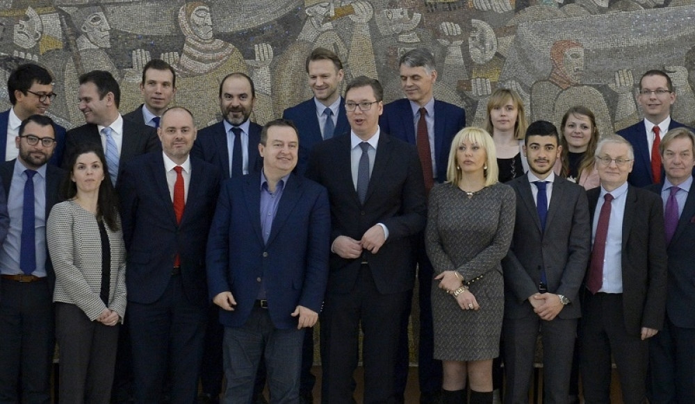 Vučić: Napuštam vladu, ali Srbija ostaje na evropskom putu