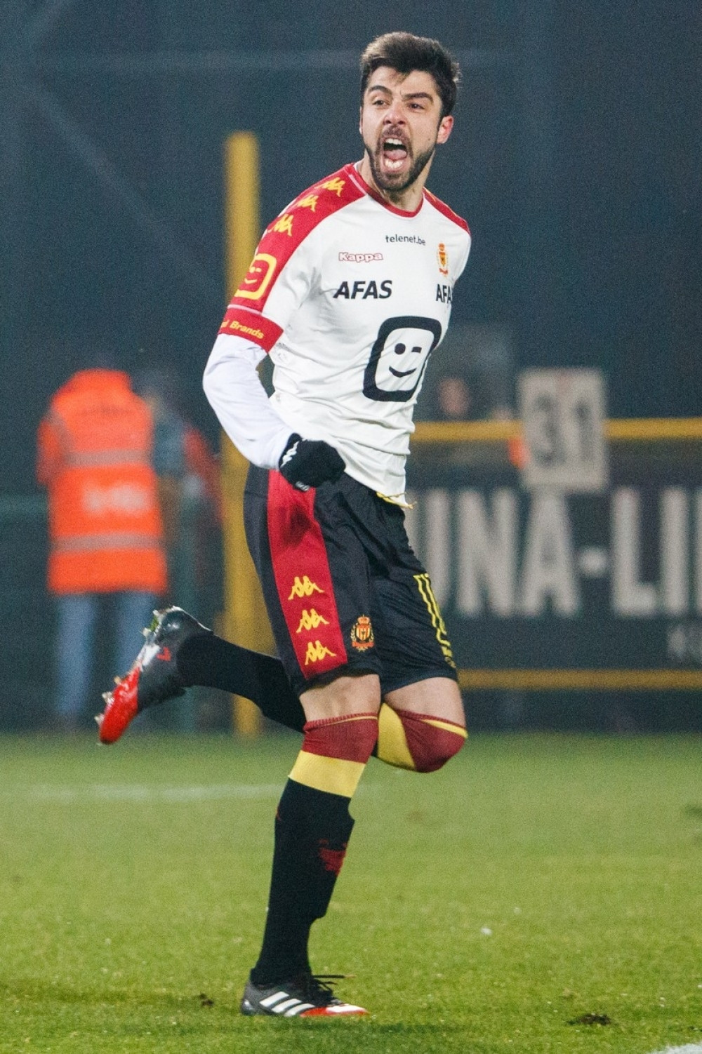 FOTO~Svi se smeju srpskom fudbaleru, a on voli svoju ženu