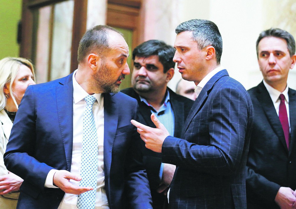 Saša udario na Sašu!