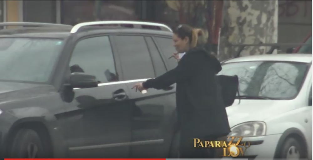 Ana deci delila cigarete