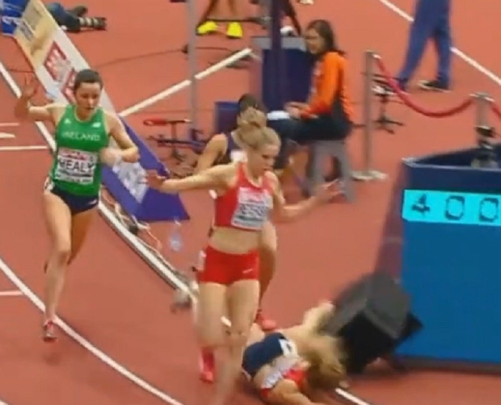 VIDEO~Protivnica je odgurnula, Čehinja stravično pala