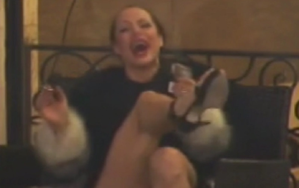 Ljuba "crkla" od smeha, pa pokazala međunožje (VIDEO)